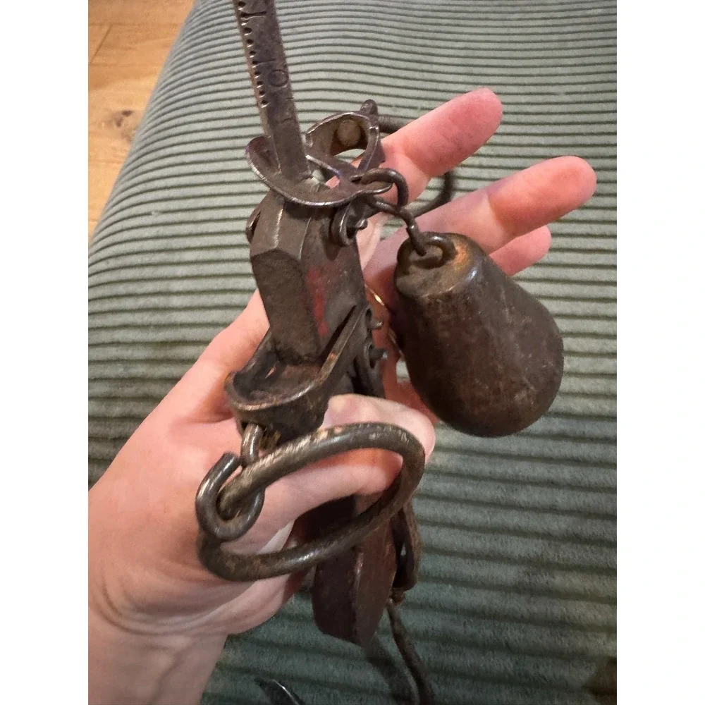 Antique Cast Iron‎ Metal Balance Scale with Hook and Weight